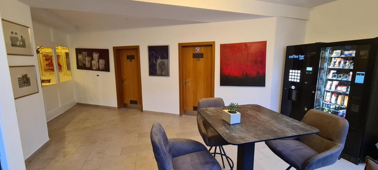 Hotel Garni "Am Ellinger Tor" ไวเซนบวร์ก อิน บาเยิร์น ภายนอก รูปภาพ