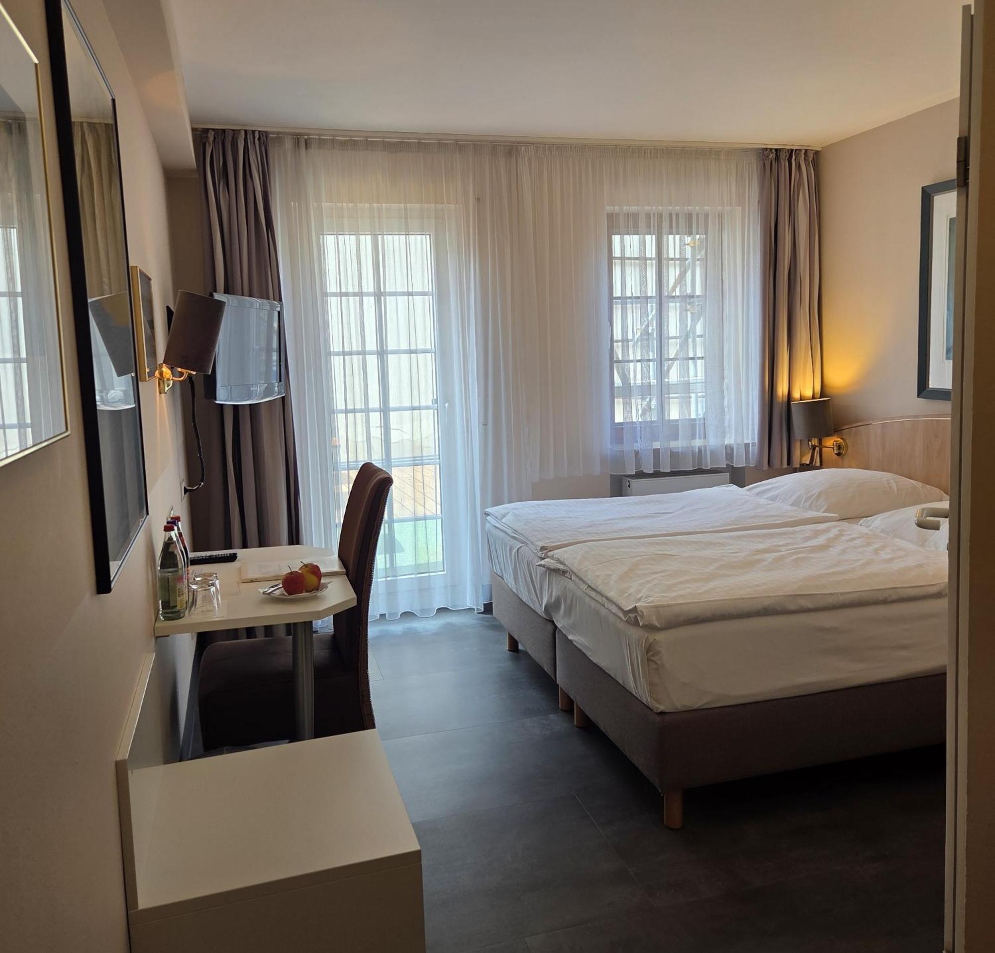 Hotel Garni "Am Ellinger Tor" ไวเซนบวร์ก อิน บาเยิร์น ภายนอก รูปภาพ